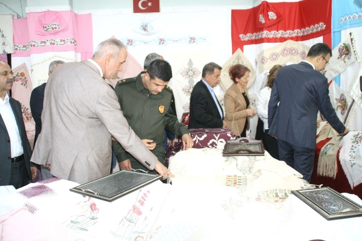 Devrek Hem\'den Yıl Sonu Sergisi