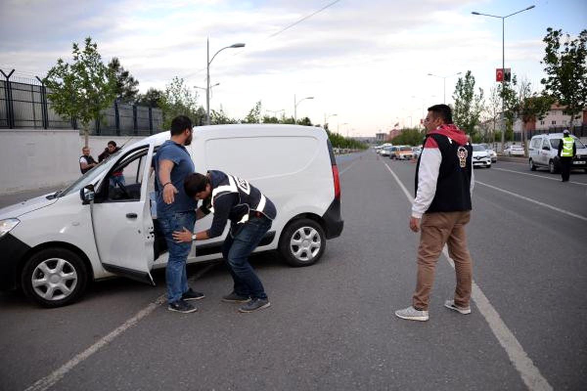 Diyarbakır\'da Ramazan Ayı Öncesi 1400 Polisle Asayiş Uygulaması