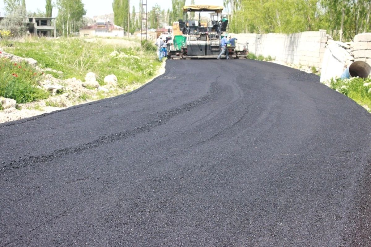 Edremit\'te Yol Asfaltlama Seferberliği