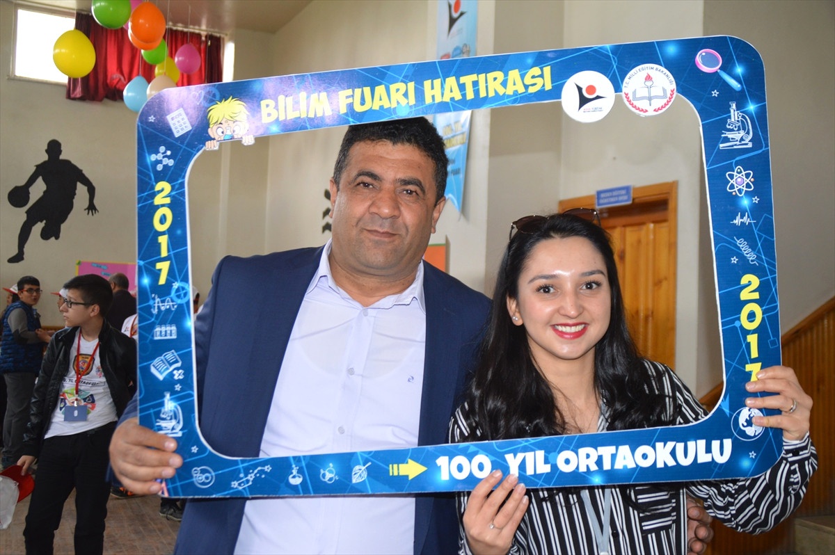 Eleşkirt\'te Tübitak Bilim Fuarı Açıldı