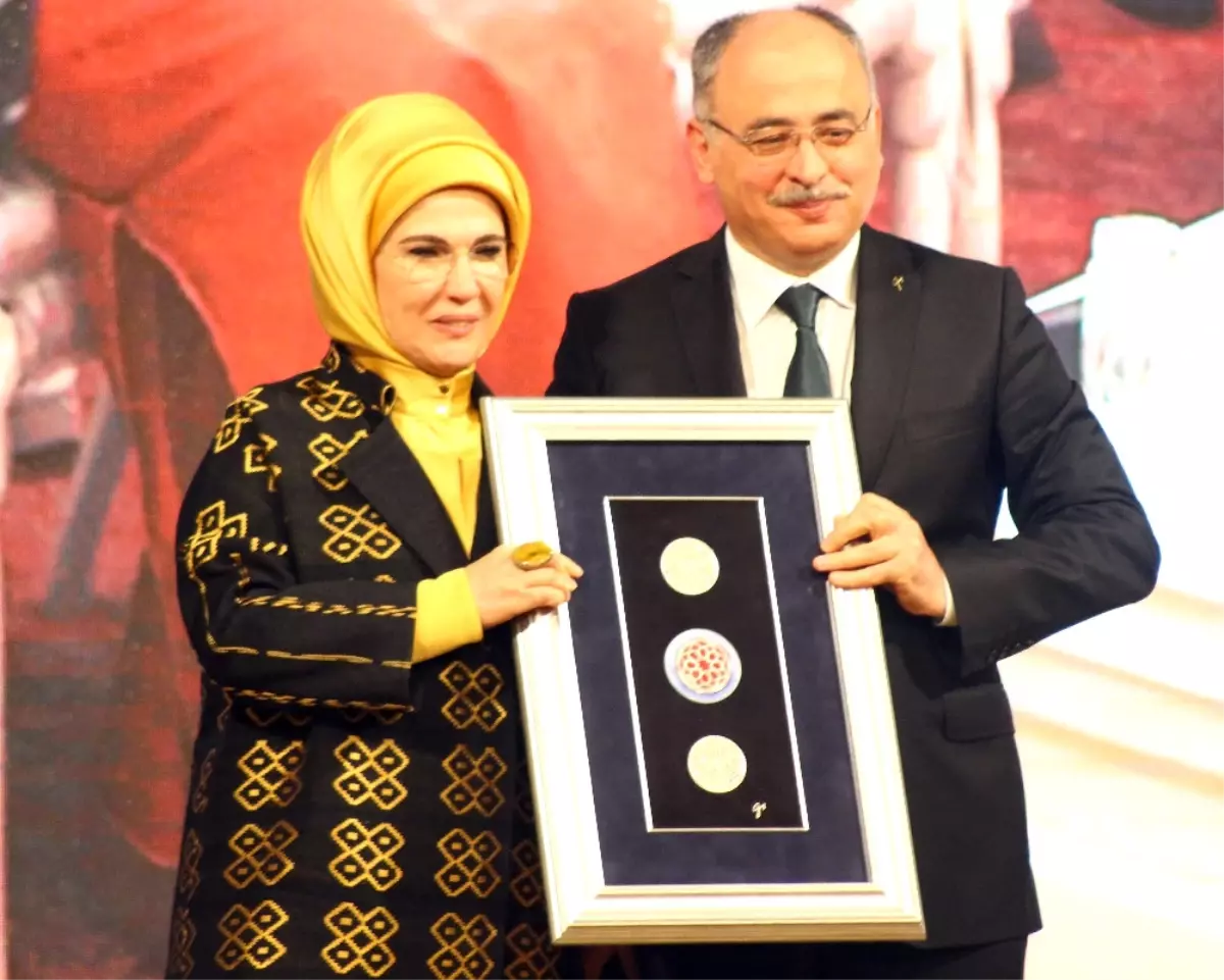 Emine Erdoğan\'a "Yılın Kişisi" Ödülü