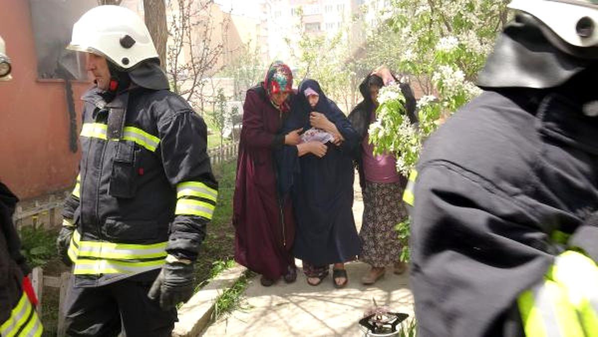 Evde Çıkan Yangında Anne ile Kızı Ölümden Döndü