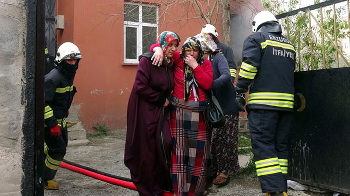 Evde Çıkan Yangında Anne ile Kızı Ölümden Döndü