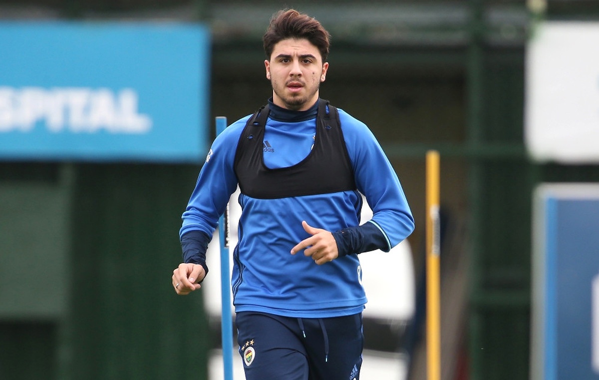 Fenerbahçeli Futbolcu Ozan Tufan, Gümrük Kaçağı Lüks Otomobil Sahiplerine Yönelik Geniş Çaplı Bir...