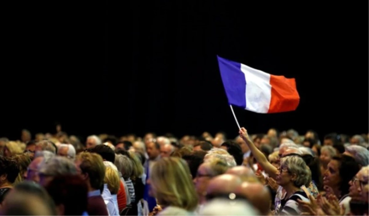 Fransa Siyasetinde \'Aşırı Sağ\' Pej\'e Karşı