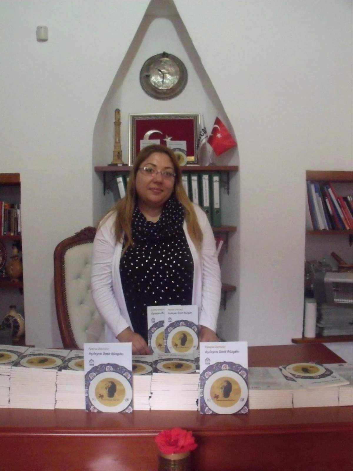 Genç Yazar Fatma Demirci \'Aşılayıcı Ümit Rüzgarı\' Kitabını Çıkardı