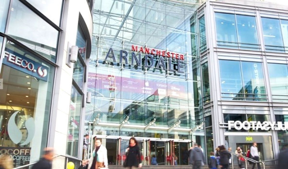 İngiltere\'de Bir Avm Tahliye Edildi