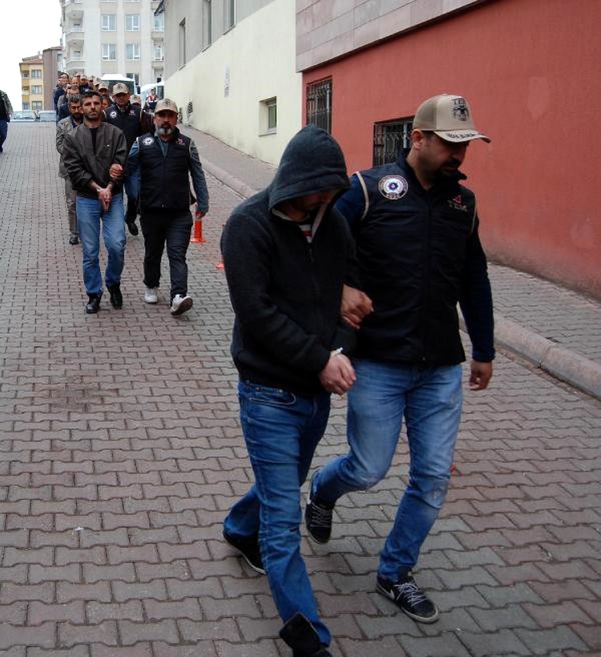 Kayseri\'de Fetö Şüphelisi 22 Polis Adliyede