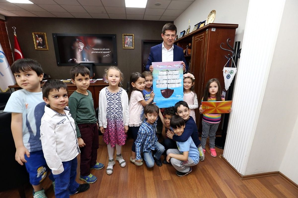 Minik Gazetecilerden Başkan\'a Soru Yağmuru