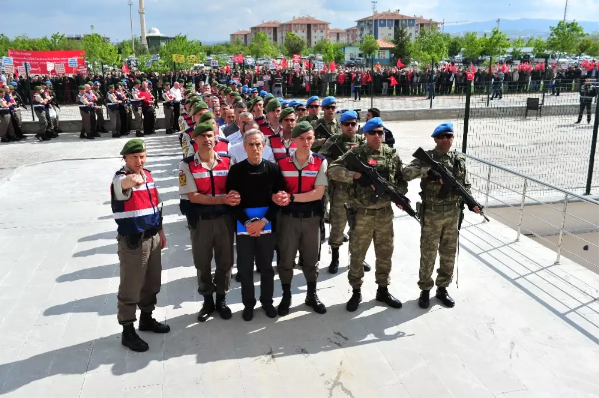 TSK\'ya "Özel Iletişim Ağı Kullananlar" Adında Liste Gelmiş!