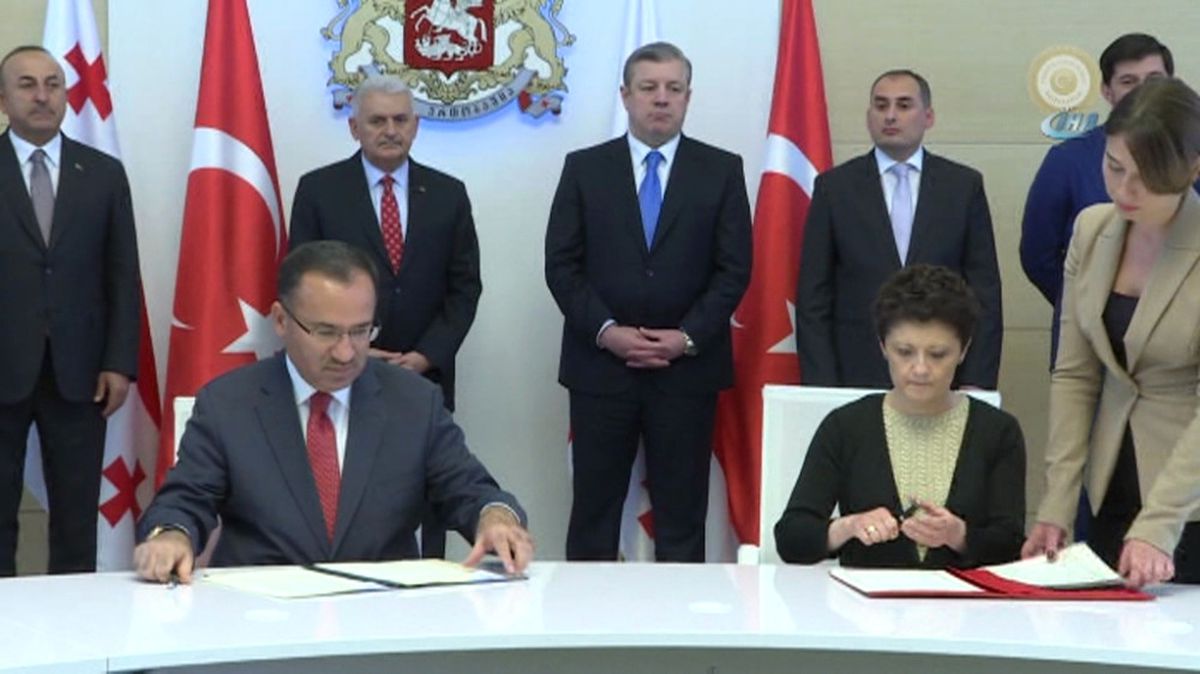Türkiye-Gürcistan Arasında Imzalar Atıldı