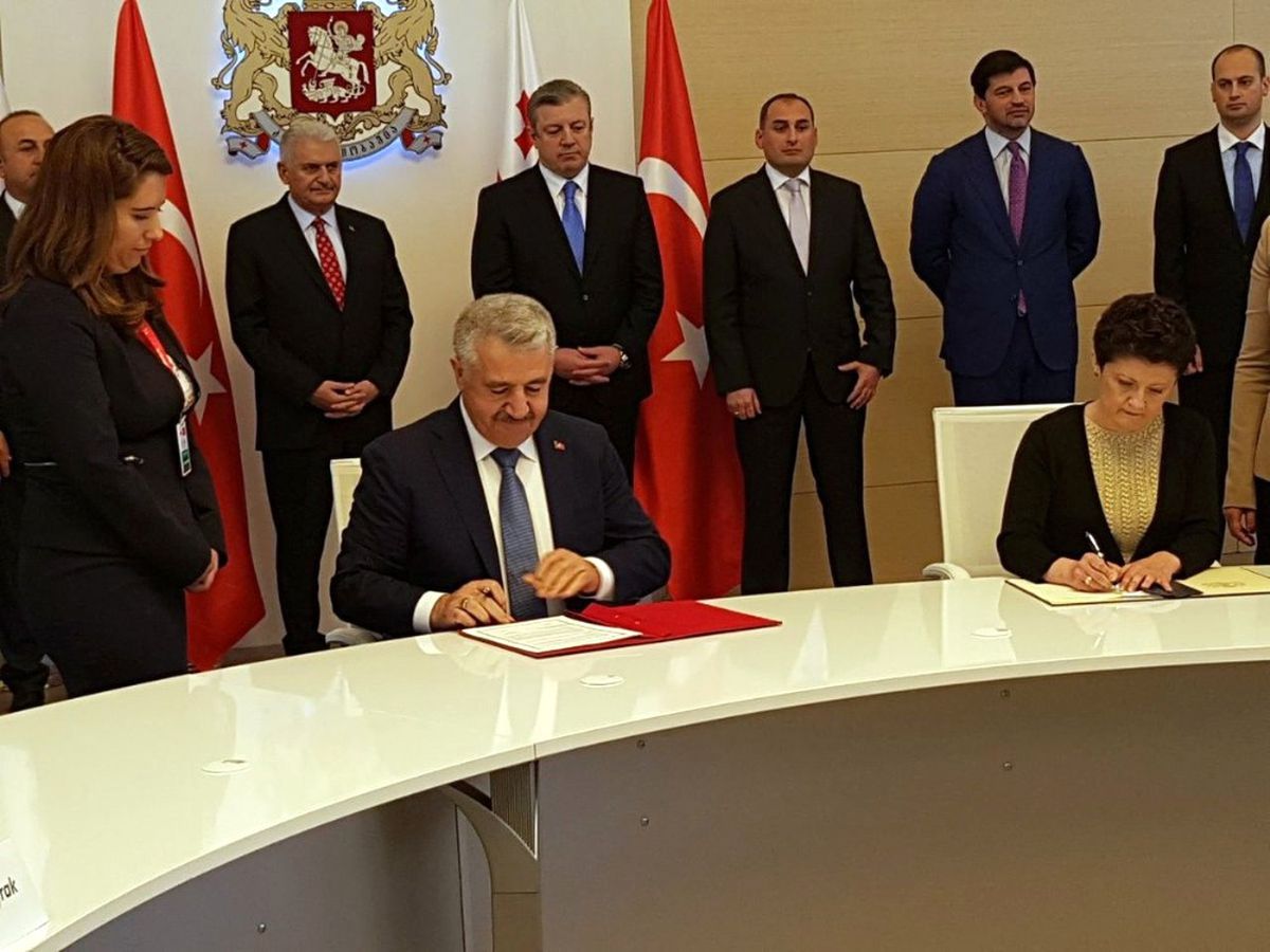 Ulaştırma Bakanı Arslan, Gürcistan Adalet Bakanı ile İş Birliği Mutabakat Zaptını İmzaladı