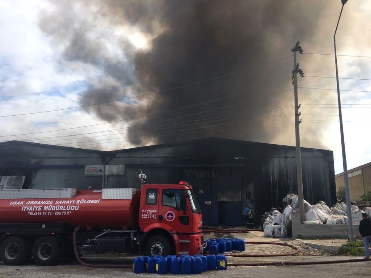 Uşak\'ta Fabrika Yangını