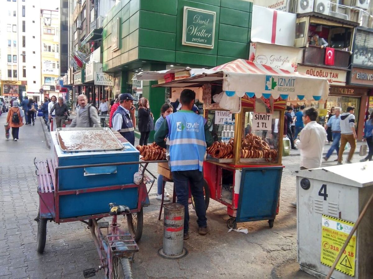 Yüksek Sesle Simit Sattı, Tezgahı 3 Gün Kapatıldı