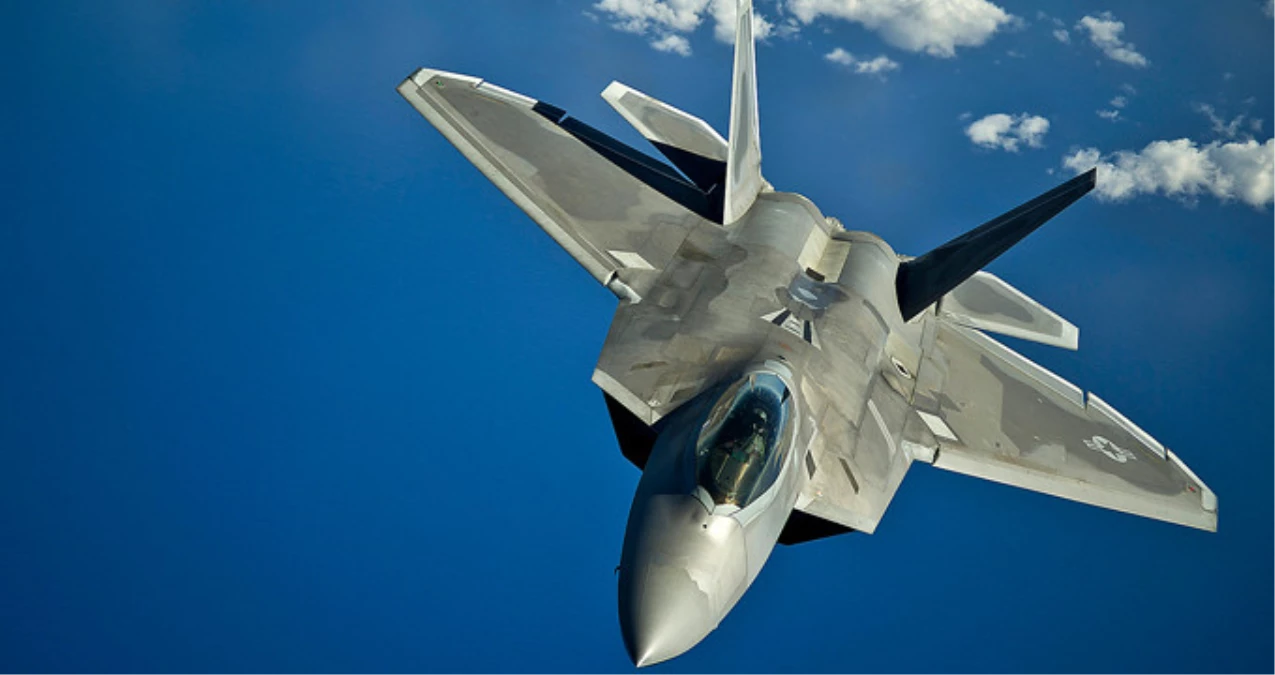 ABD Şayrat Saldırısı Sırasında Hava Üstünlüğünü F-22 ile Sağlamış