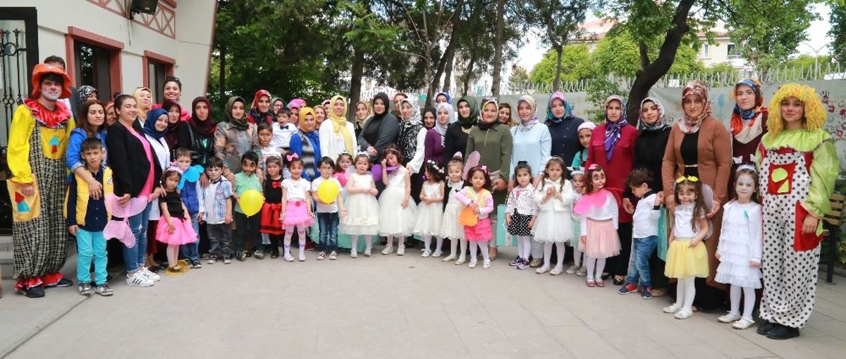 Akmek\'ten Mezun Olan Çocuklar Karnelerini Aldı