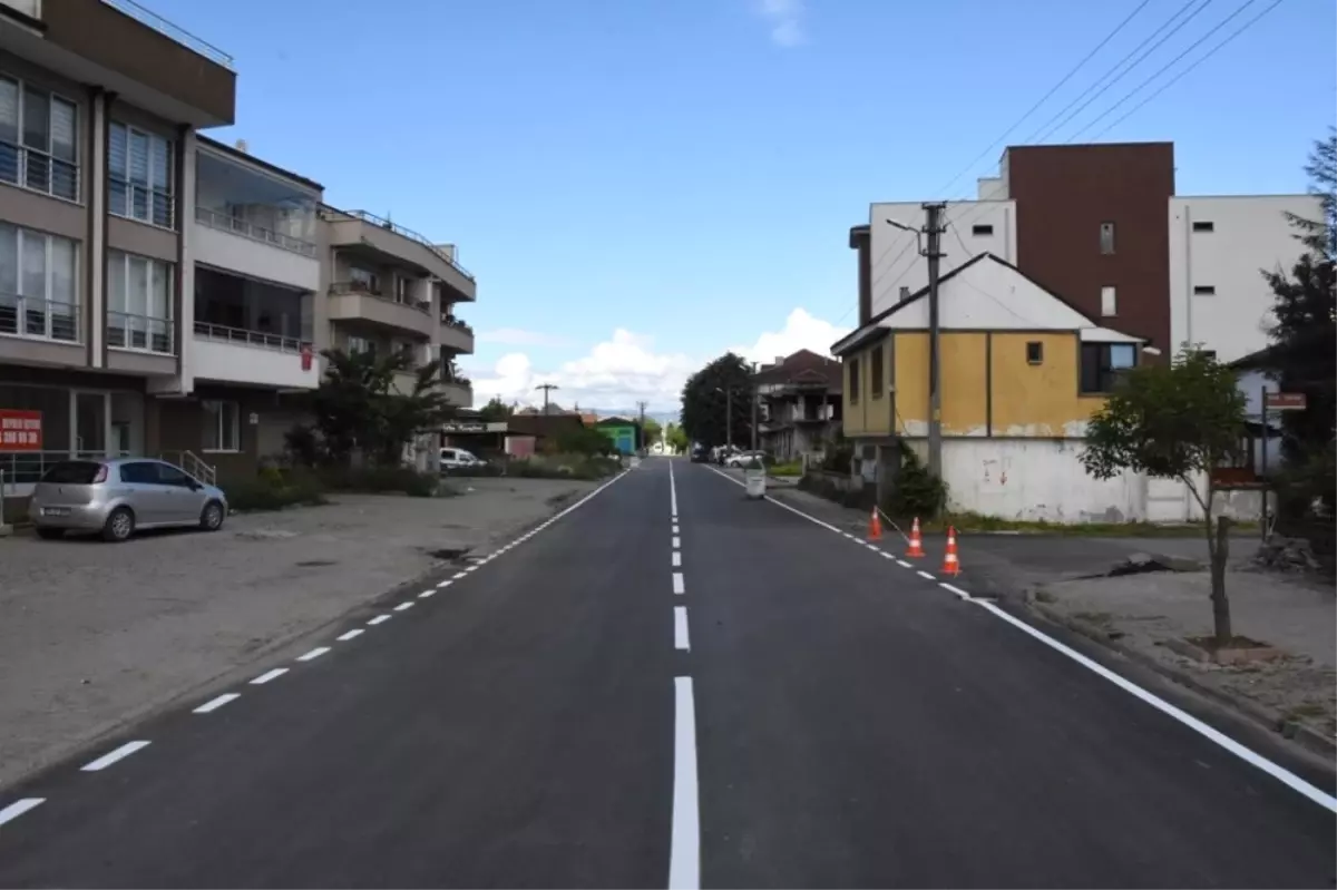 Asfaltlanan Cadde ve Sokaklara Yol Çizgileri Çiziliyor