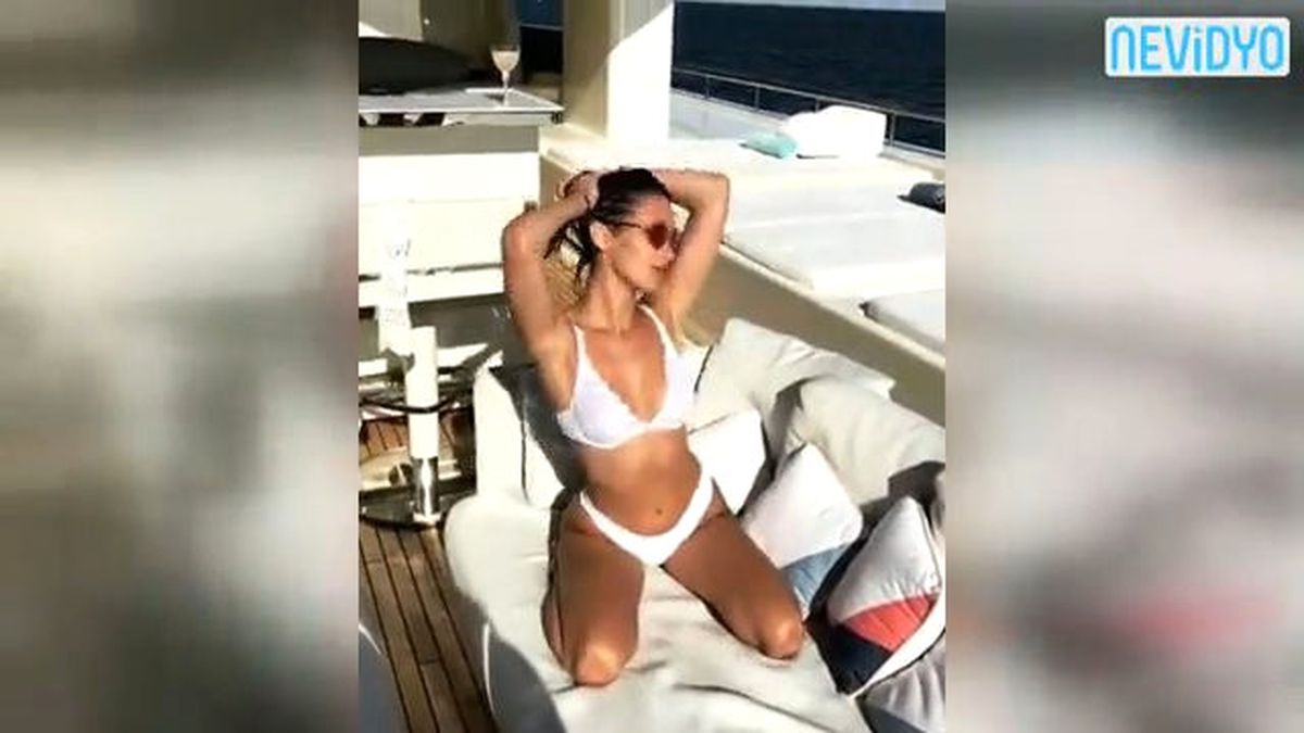Bella Hadid\'in Eğlenceli Tatili