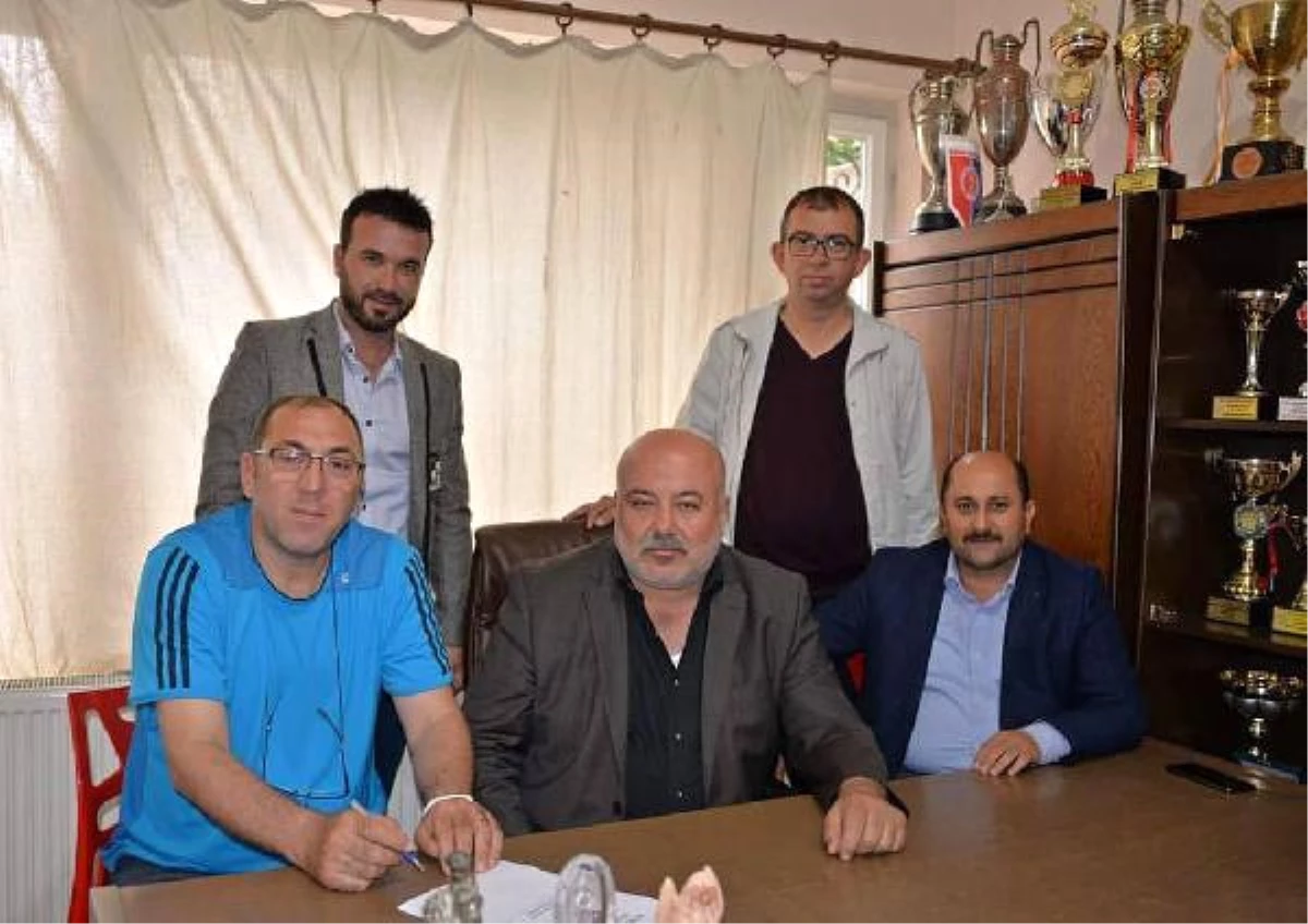Bergama Belediyespor\'da Eroğlu İmzaladı