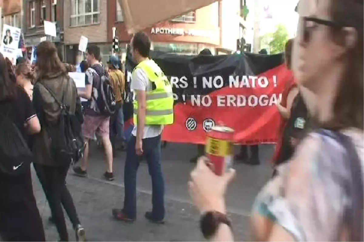 Brüksel\'de NATO Karşıtı Protesto Düzenlendi