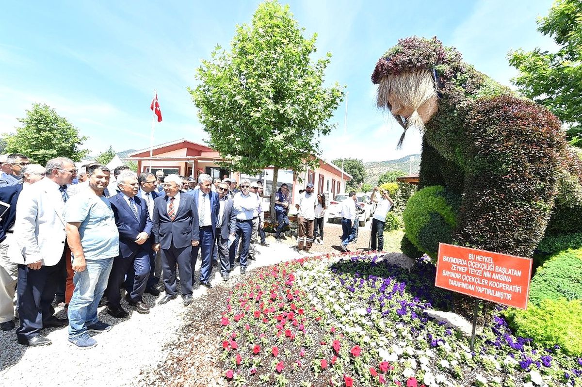 Bayındır\'da Çiçek Üreticileri Mutlu
