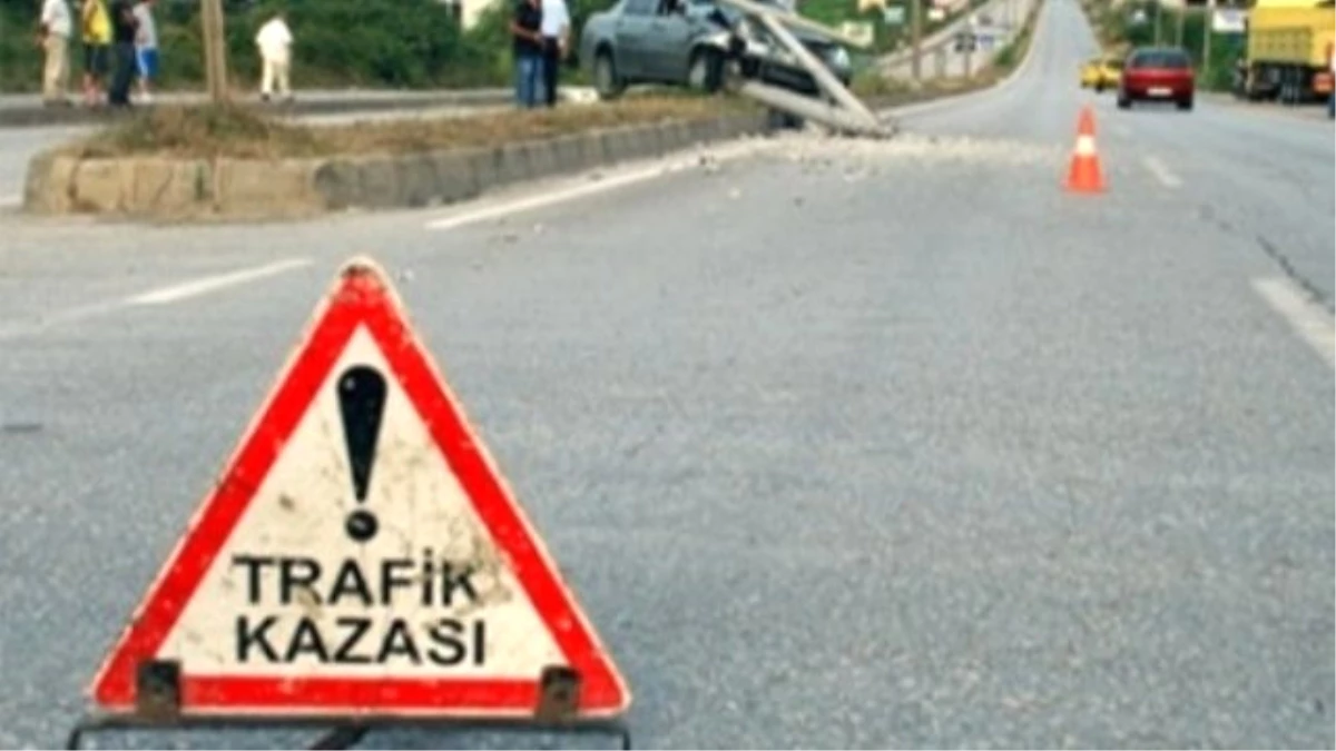 Demirci\'de Trafik Kazası: 2 Yaralı