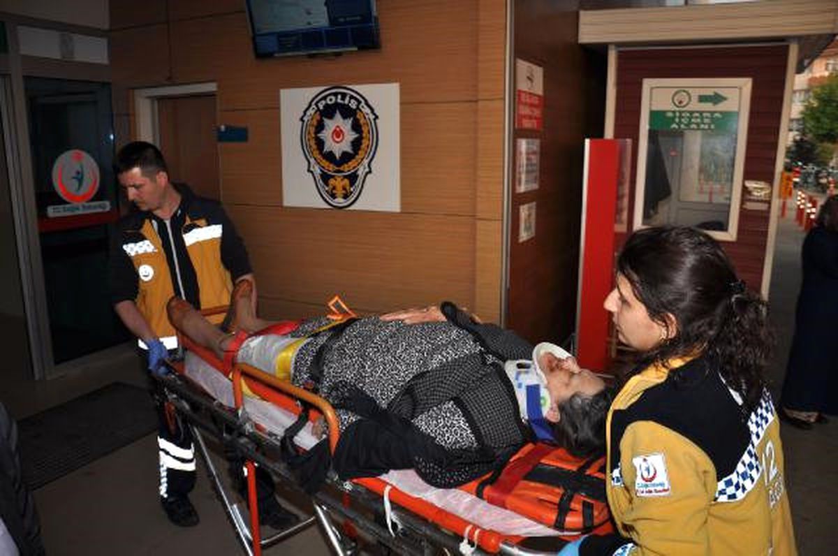 Dha : Kaza Sonrası Alev Alan Cipten Son Anda Kurtarıldılar