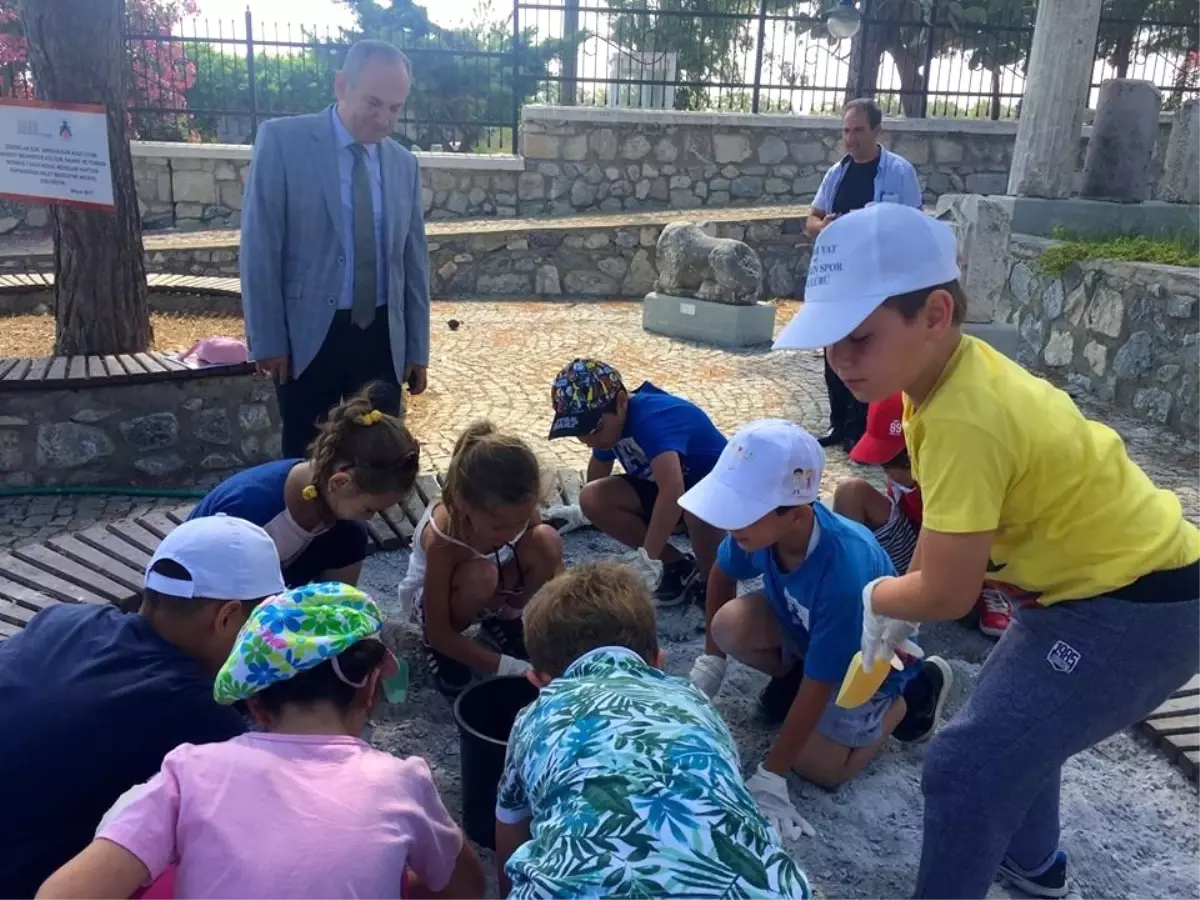 Didimli Öğrenciler Arkeolojik Kazı Yaparak Müzeler Haftasını Kutladı