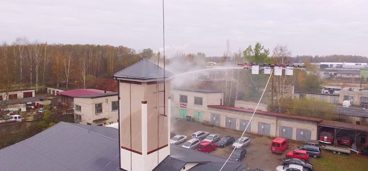 Drone ile Yangın Söndürüp, Gölden Adam Kurtarıyorlar