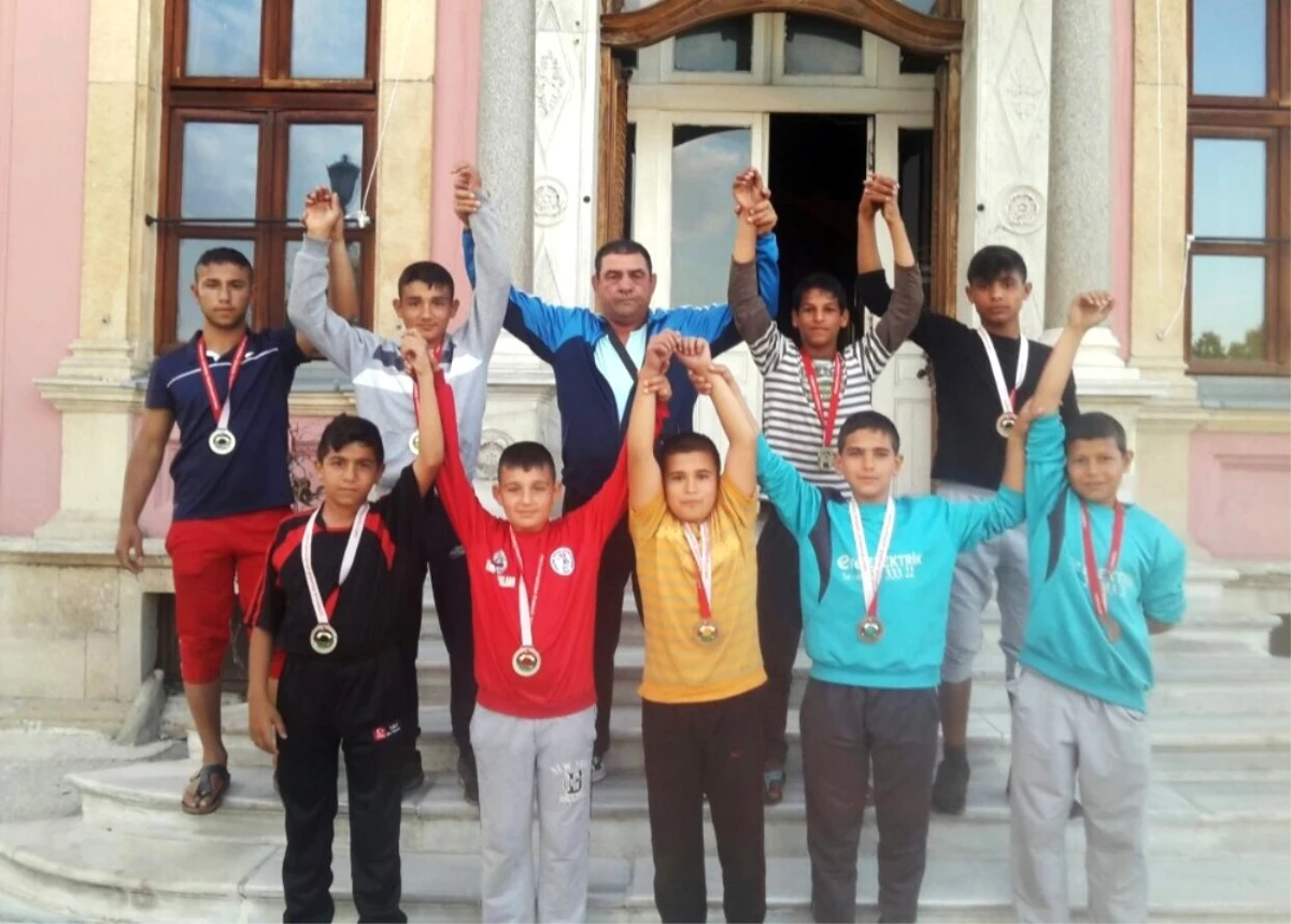 Edirne Belediyesi Güreşçileri Başarıdan Başarıya Koşuyor