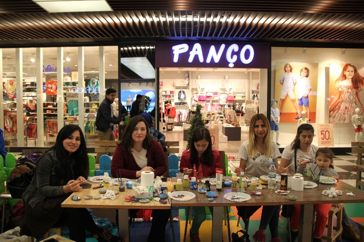 Esas 67 Burda Avm\'de Taş Boyama Etkinliği