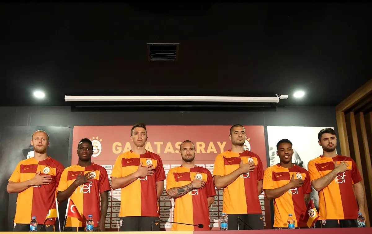 Galatasaray, Yeni Sezon Formasını Tanıttı