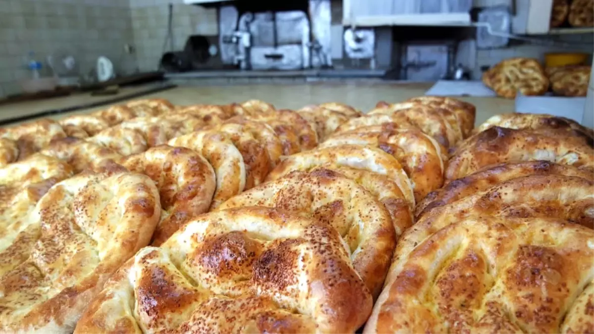 Istanbul\'da Ramazan Pidesi Fiyatı Açıklandı