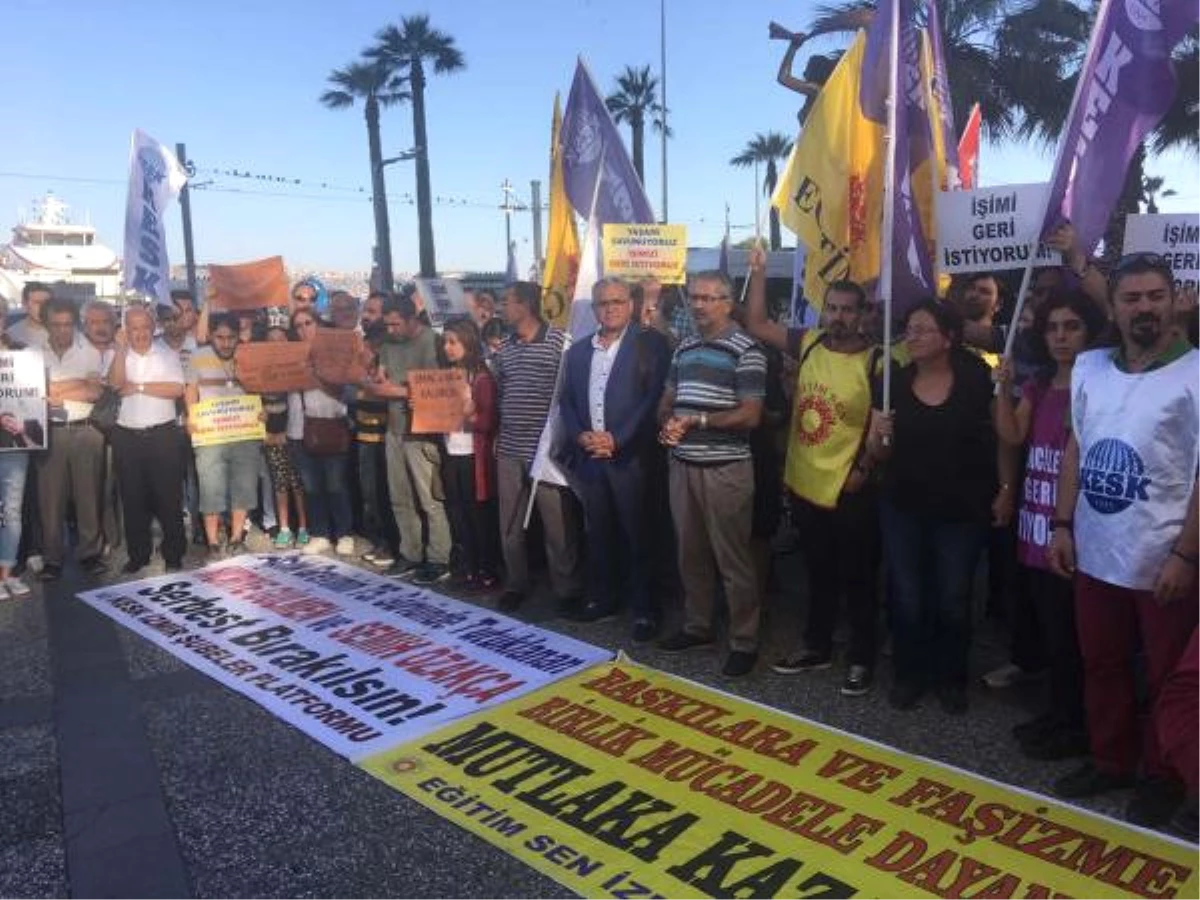 İzmir\'de, Nuriye Gülmen ve Semih Özakça\'nın Tutuklanmasına Tepki Eylemi