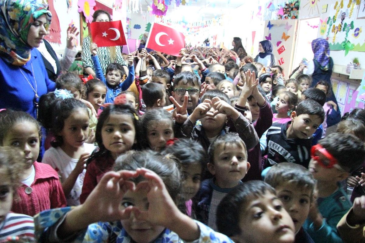 Konteyner Kentte Çocukların \'Dondurma\' Bayramı