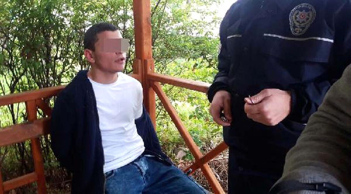 Kurusıkı Tabancayla Arkadaşını Korkuturken Polise Yakalandı