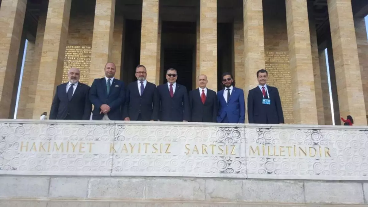 Kuşadası Ticaret Odası Heyeti Anıtkabir\'i Ziyaret Etti