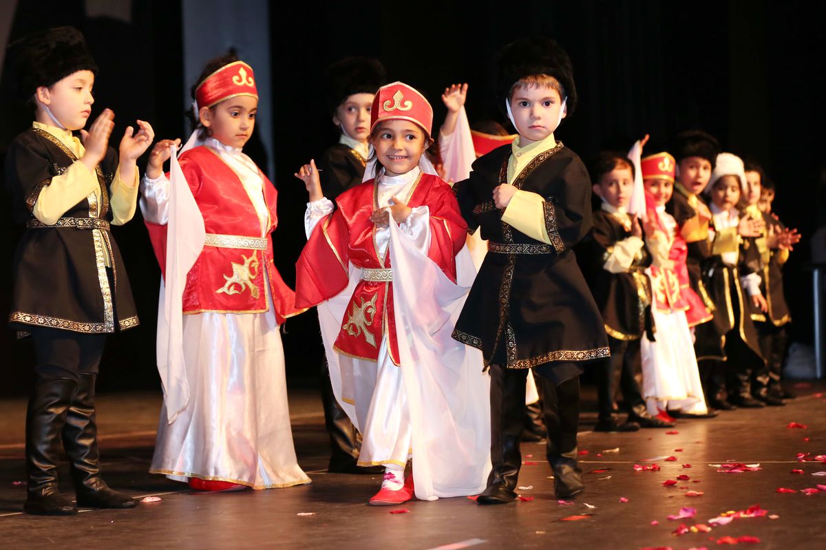 Miniklerden Muhteşem Yılsonu Gösterisi