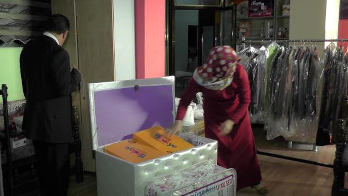 Nişanlı Kızlara Çeyiz Sandığı Hediyesi