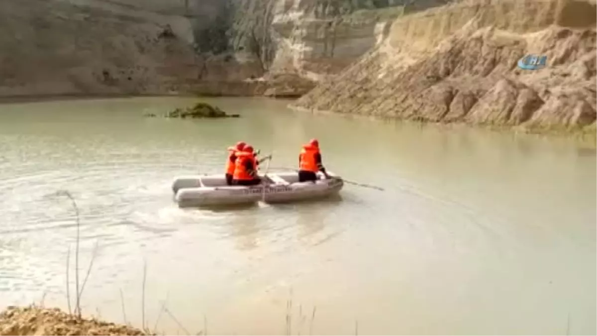 Silivri Beyciler Mahallesi\'ndeki Eski Kum Ocaklarında Bulunan Gölete Serinlemek İçin Giren Muhammed...