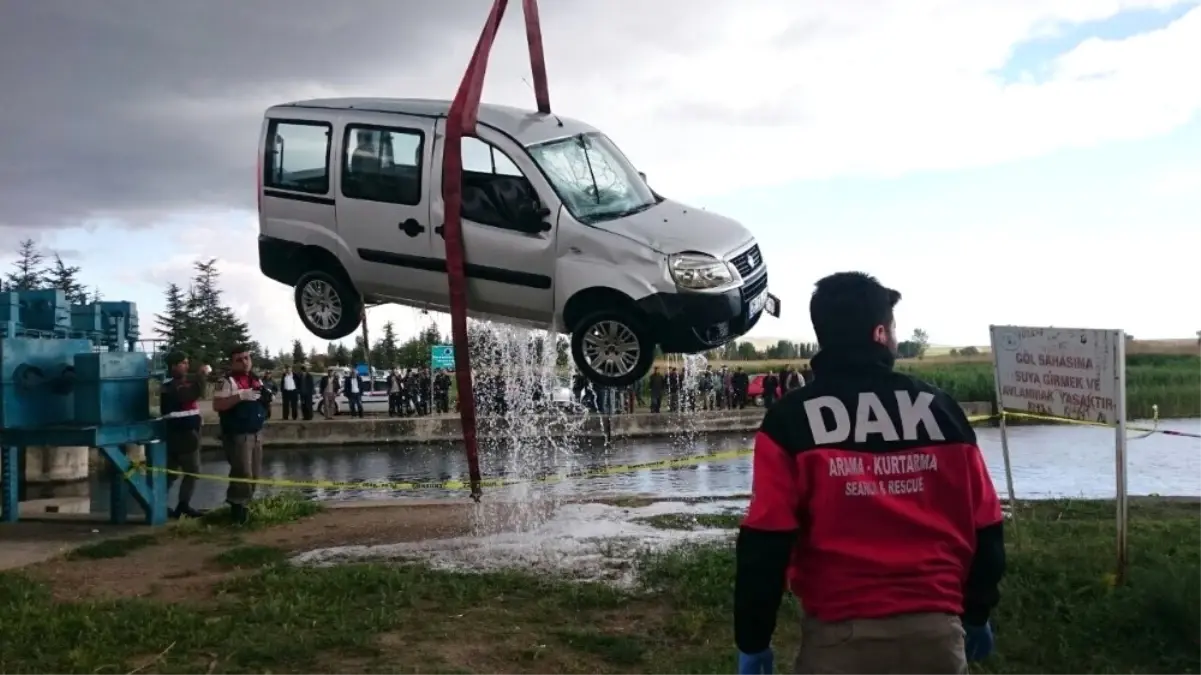 Sulama Kanalına Devrilen Aracın Şoförü ve Eşi Hayatını Kaybetti