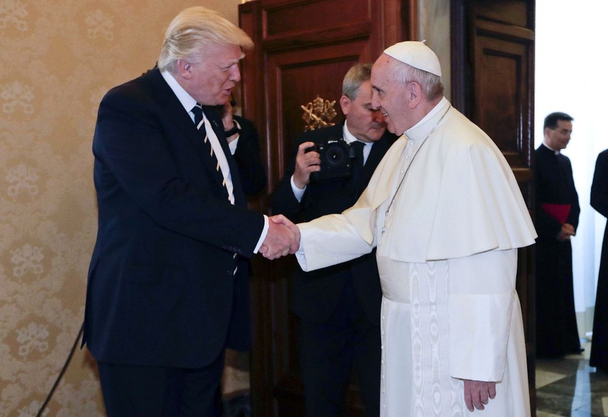 Trump, Papa Francis Ile Bir Araya Geldi