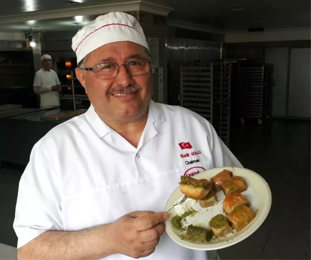 Ünlü Baklavacı Ramazanda Tatlı Tüketimi ile İlgili Öğütler Verdi