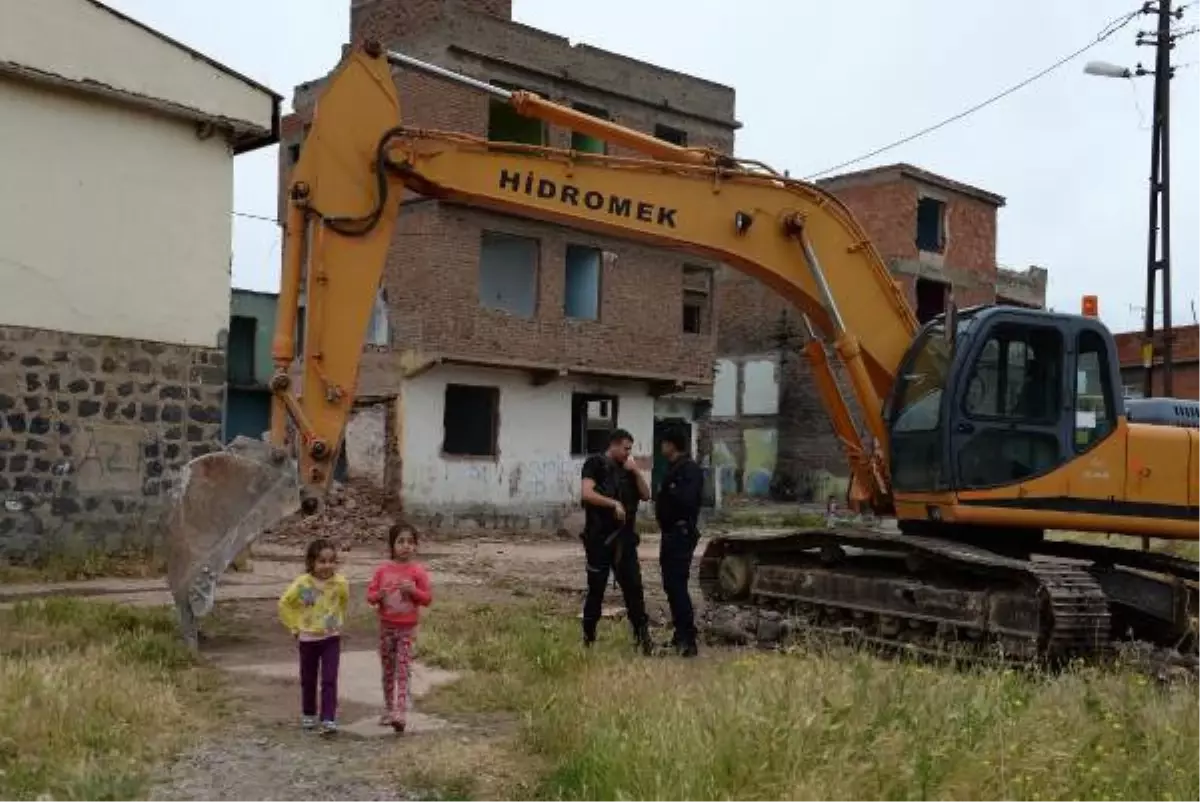 Yıkıma Başlanan Alipaşa Mahallesi\'nde Sular da Kesildi