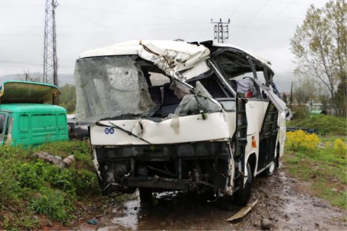 Zonguldak\'ta 10 Kişinin Öldüğü Kazada Midibüs Sürücüsü Asli Kusurlu