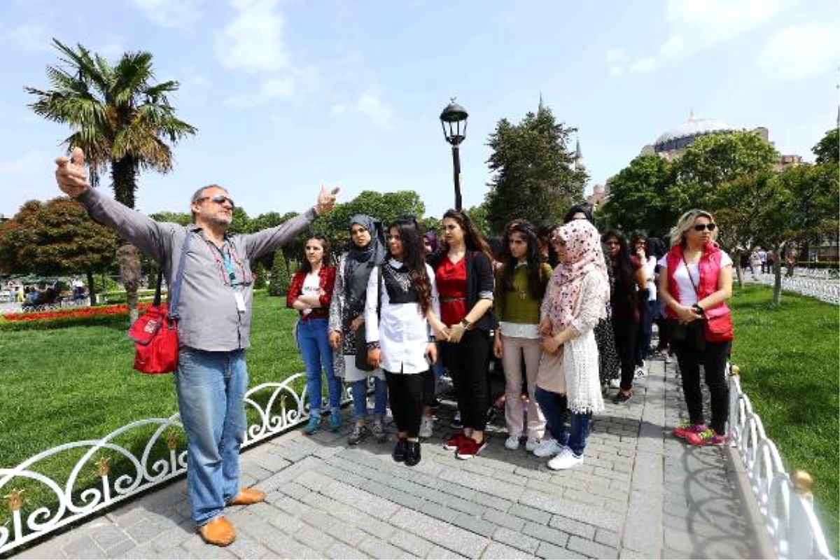 45 Bin Lise Öğrencisi İstanbul\'u Yeniden Keşfetti