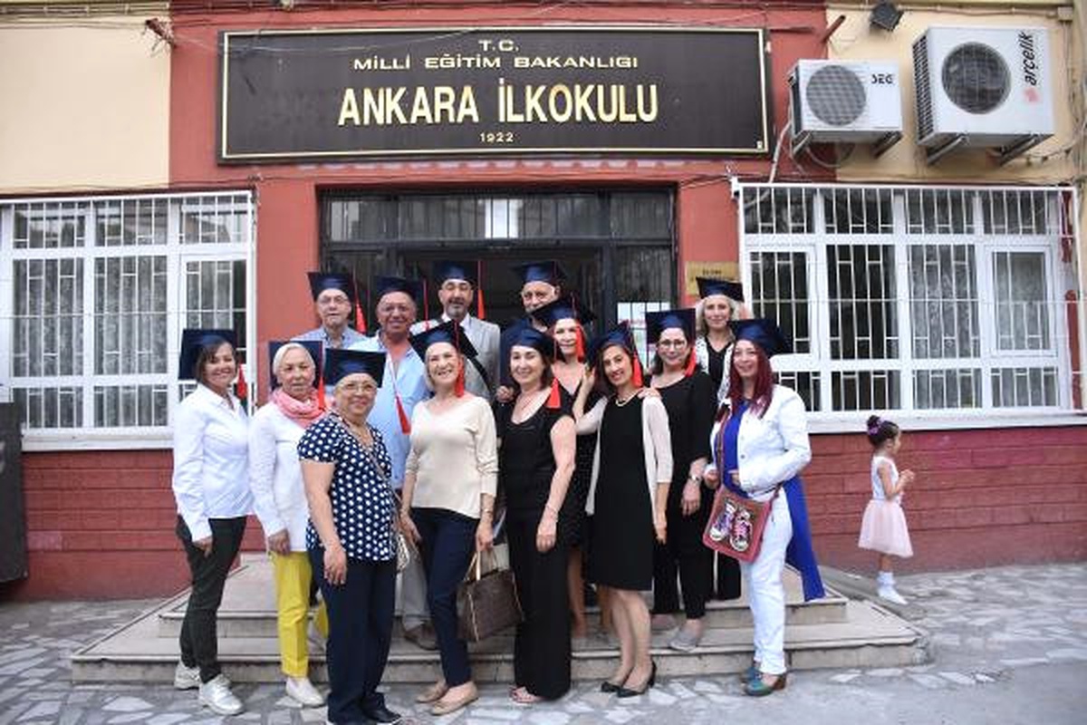 50 Yıllık Mezunlar, İkinci Diplomalarını Aldı