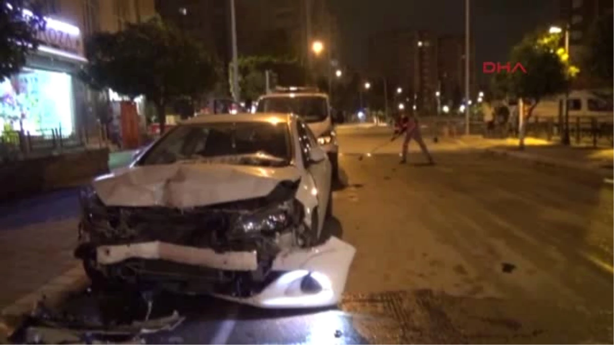 Adana\'da Iki Otomobil Çarpıştı 1 Ölü, 1 Yaralı