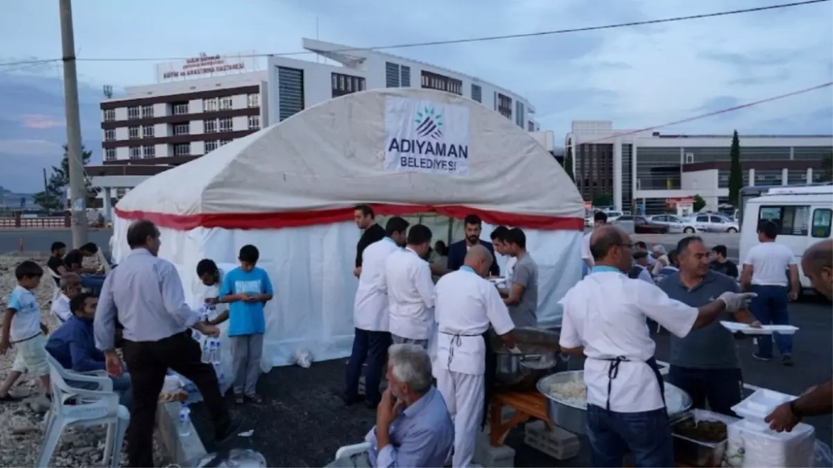 Adıyaman Belediyesi, Hastane Önünde İftar Çadırı Kuruyor