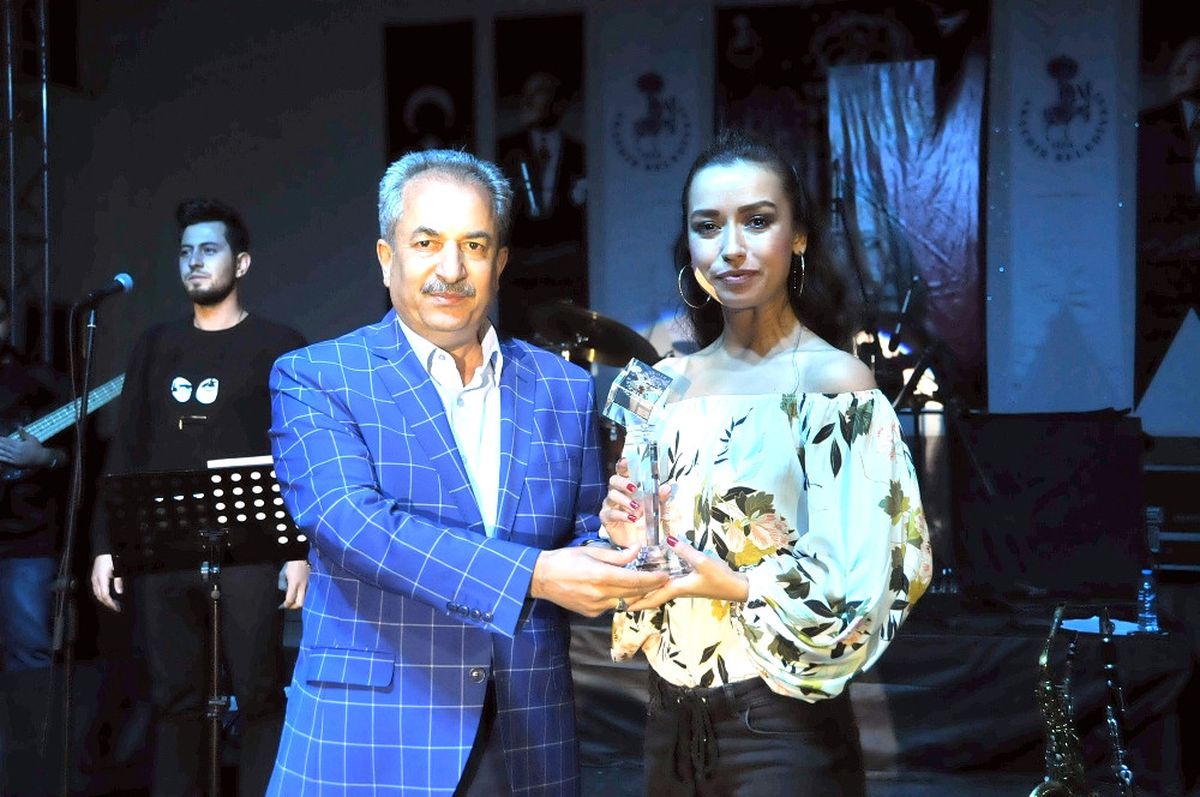 Akşehir\'de Tuğba Yurt Konseri
